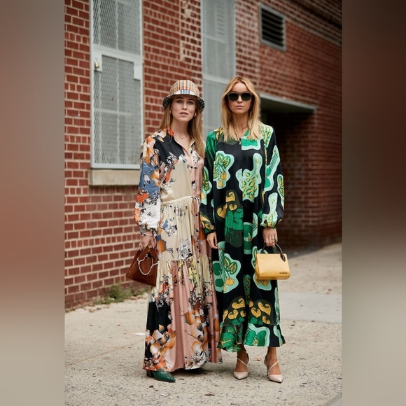 ISO! Quality skirts and dressed - Picture 2 of 4